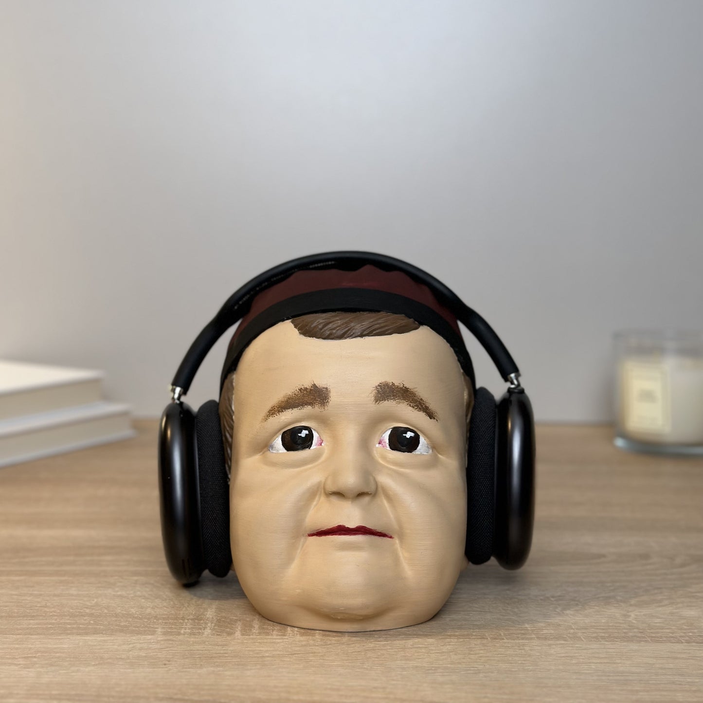 Hasbulla headphone stand